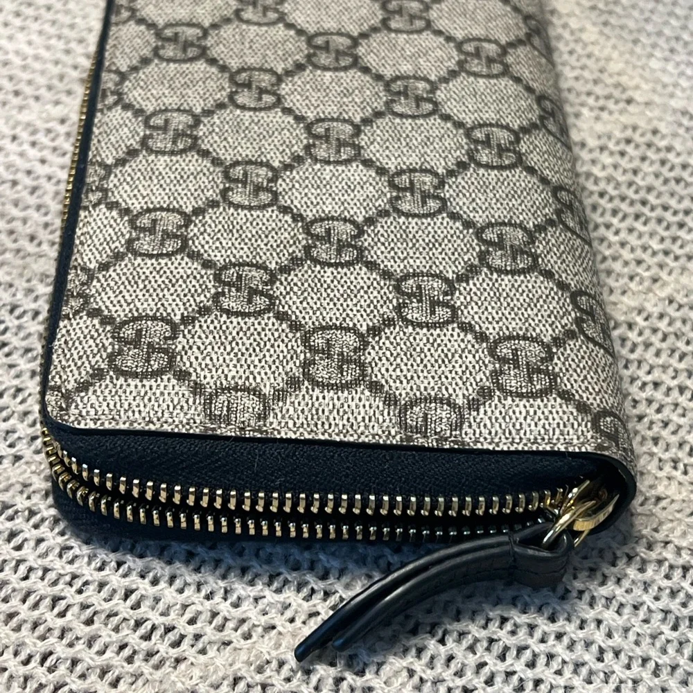 Gucci Black and Cream GG Pattern Wallet - Picture 8 of 11